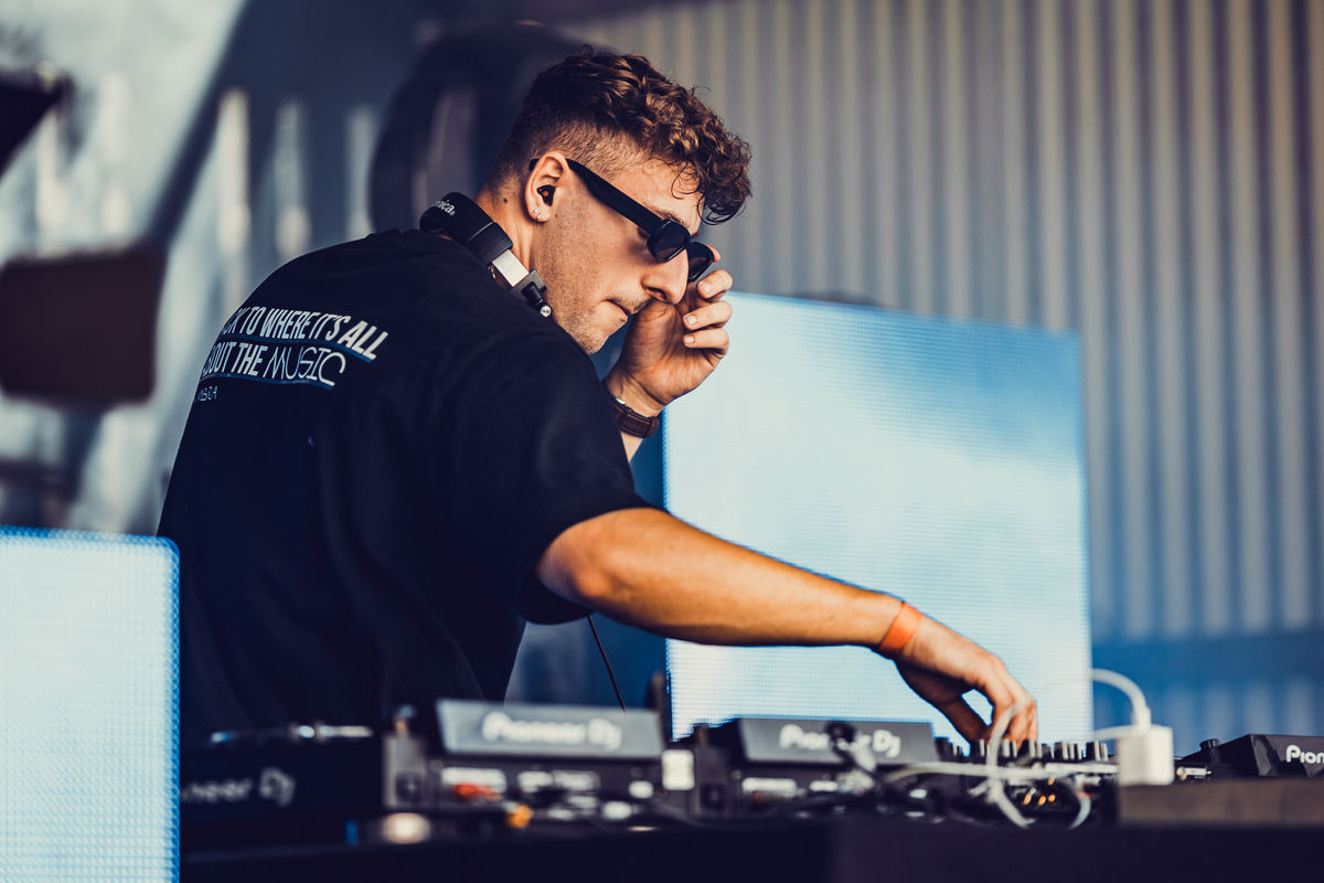 Loading... just a sec